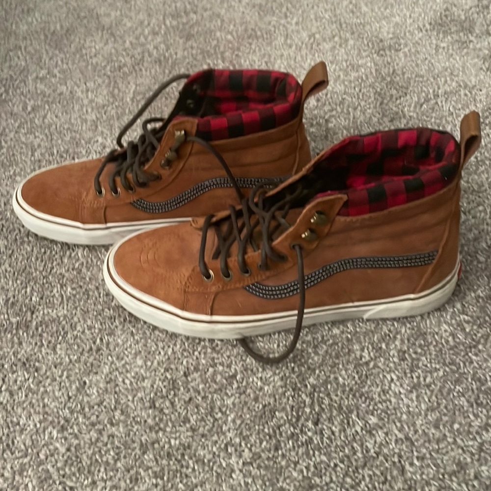 VANS HIGH TOP NEVER WORN